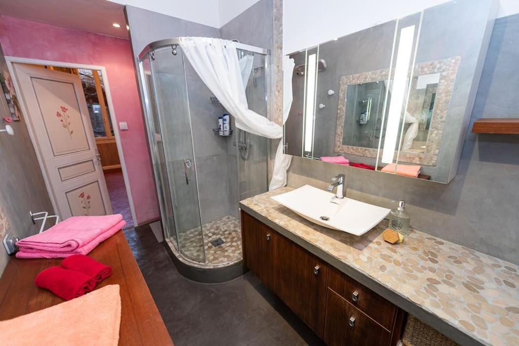 Anna-Maria : Grand Appartement 10 Personnes+Parking Prive -Actif+ Location- Марсель Екстер'єр фото
