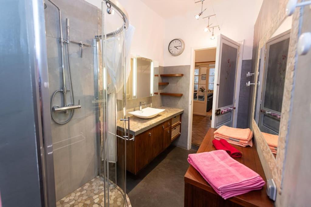 Anna-Maria : Grand Appartement 10 Personnes+Parking Prive -Actif+ Location- Марсель Екстер'єр фото