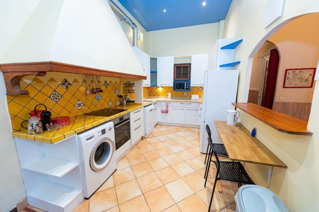 Anna-Maria : Grand Appartement 10 Personnes+Parking Prive -Actif+ Location- Марсель Екстер'єр фото