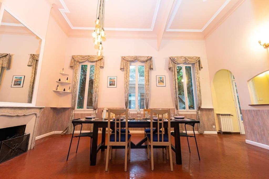 Anna-Maria : Grand Appartement 10 Personnes+Parking Prive -Actif+ Location- Марсель Екстер'єр фото