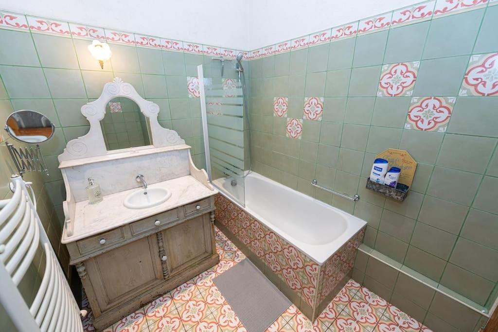Anna-Maria : Grand Appartement 10 Personnes+Parking Prive -Actif+ Location- Марсель Екстер'єр фото